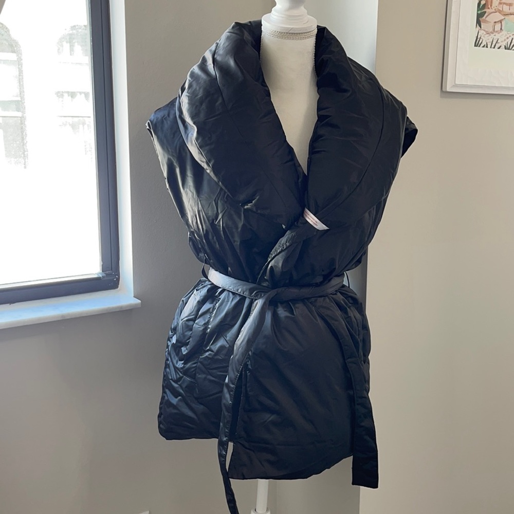Super cute puffer vest - Picture 1 of 5